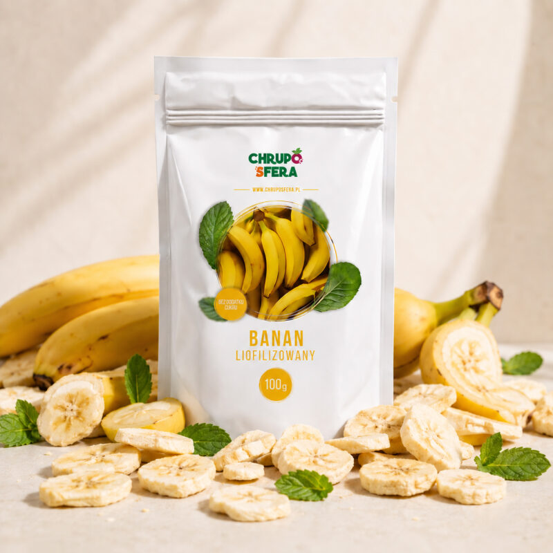 Banan liofilizowany 100 g w otoczeniu świeżych bananów i suszonych plastrów – ChrupoSfera