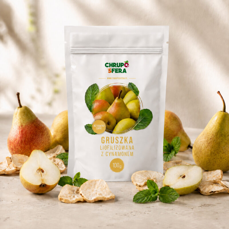 Gruszka liofilizowana z cynamonem 100 g w otoczeniu świeżych gruszek – ChrupoSfera